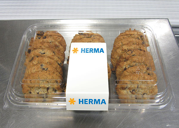 [Translate to 中文:] Etikettierung von Lebensmitteln in Clamshell-Verpackungen