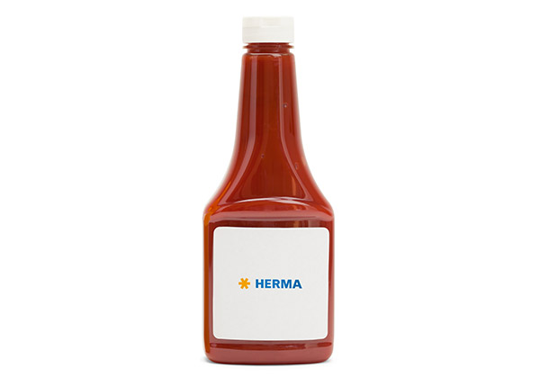 [Translate to 中文:] Etikettierung von Ketchup-Flaschen aus Plastik