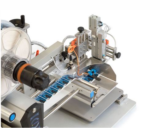 [Translate to 中文:] HERMA halbautomatische Etikettiermaschinen Funktionen