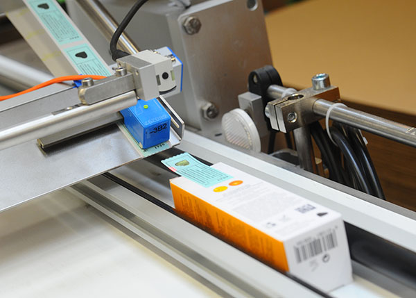 [Translate to 中文:] Kosmetik Etikettierung mit HERMA Etikettiermaschinen: Anwendungsfall Kosmetikverpackungen